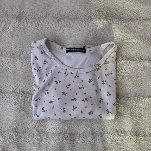 Brandy Melville Baby Tee shirt - Picture 2 of 4